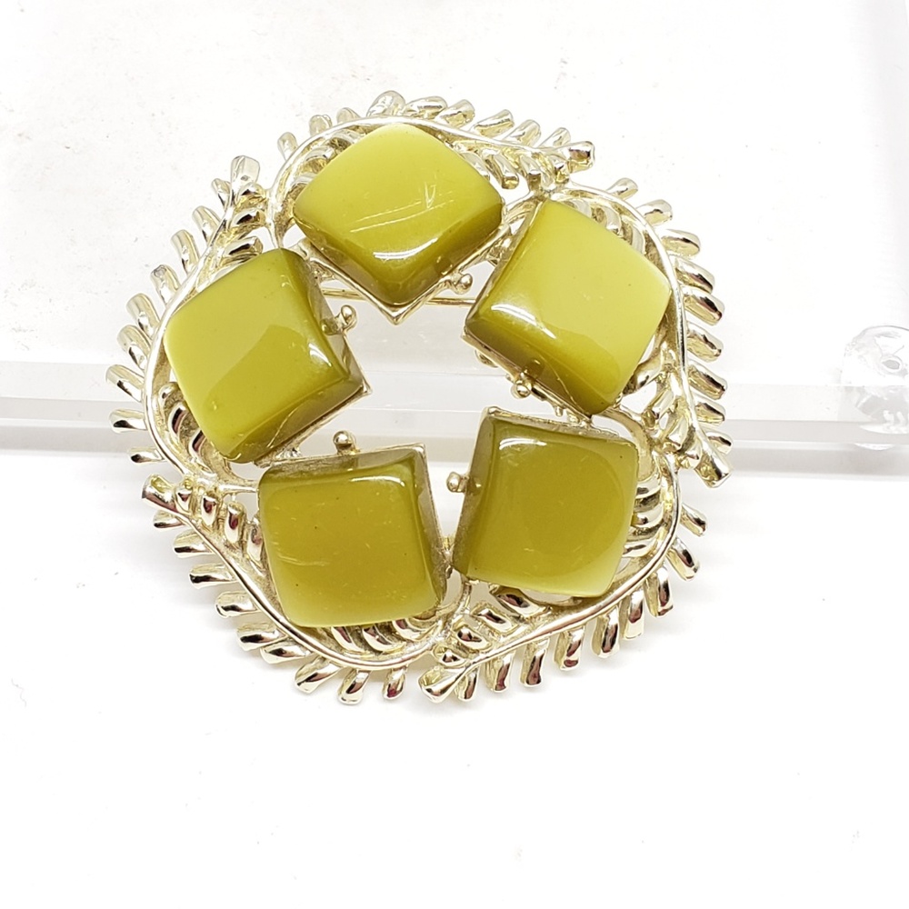 Coro Pegasus Thermoplastic Green Pin Vintage Brooc